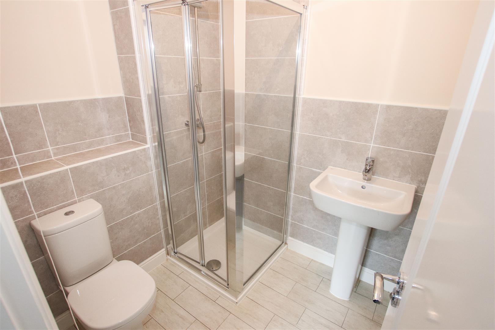EN-SUITE SHOWER ROOM